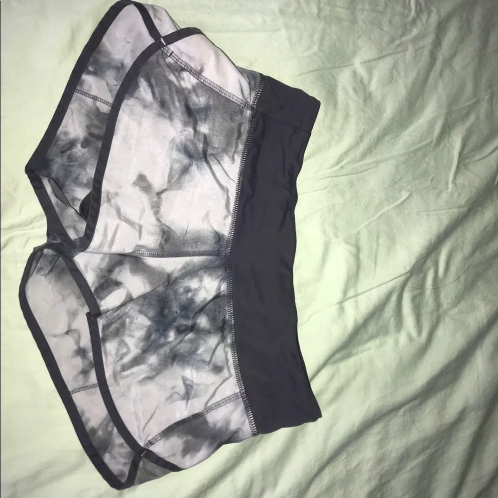 LULULEMON SPEED SHORTS SIZE 4